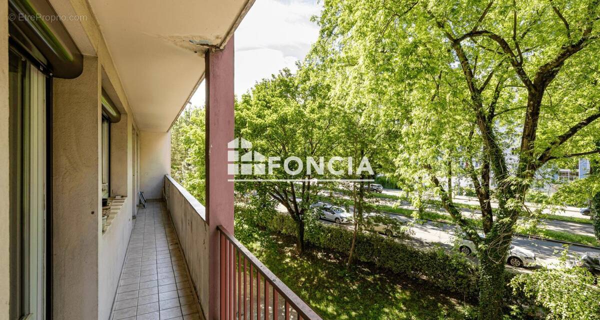 Appartement à SAINT-MARTIN-D'HERES