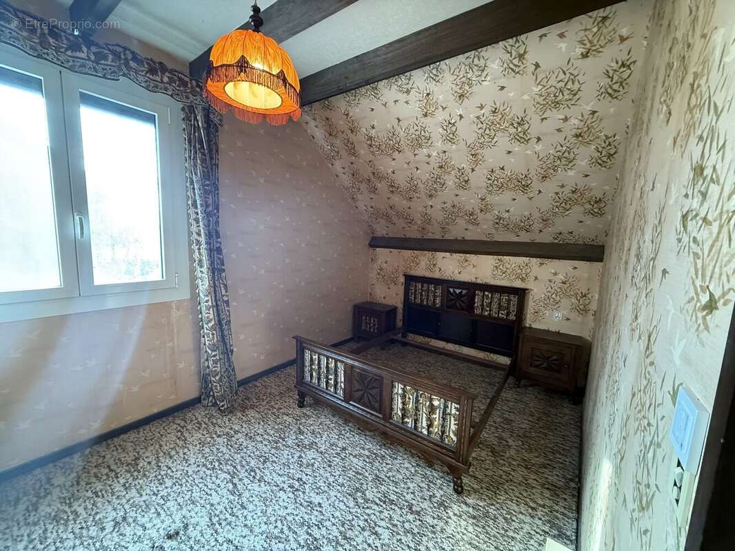Maison à ONET-LE-CHATEAU