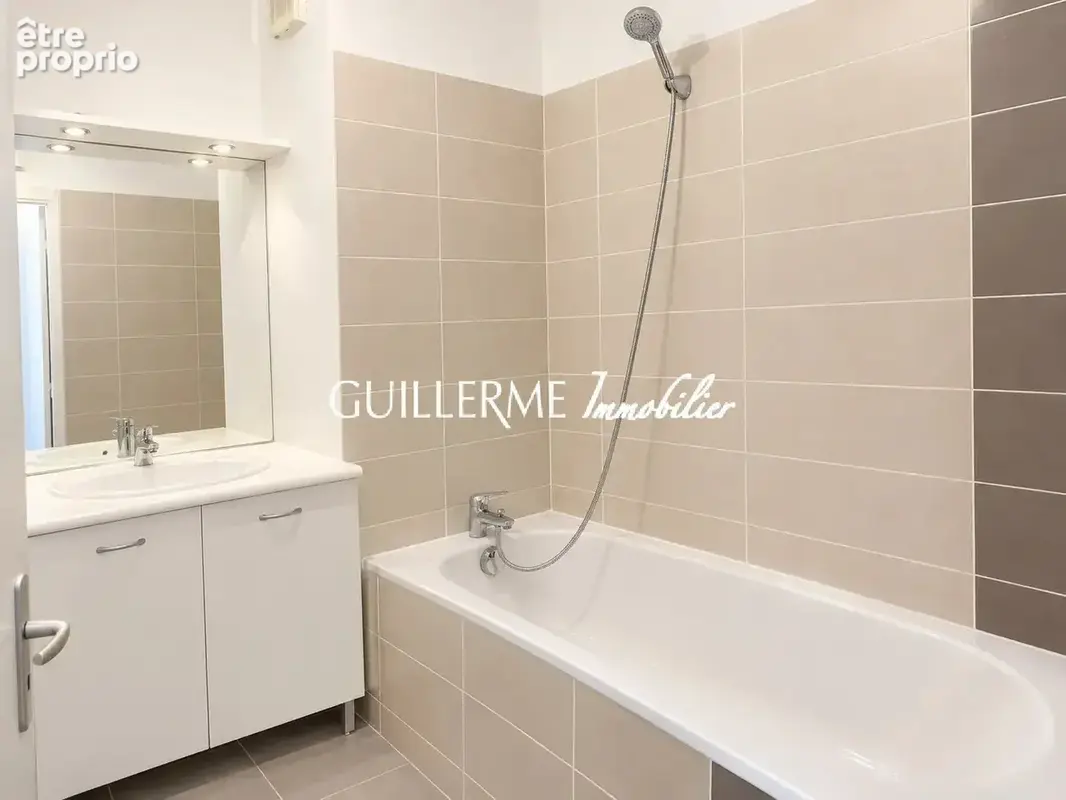 Beau T3 récent proche Granclément avec garage - photo 6