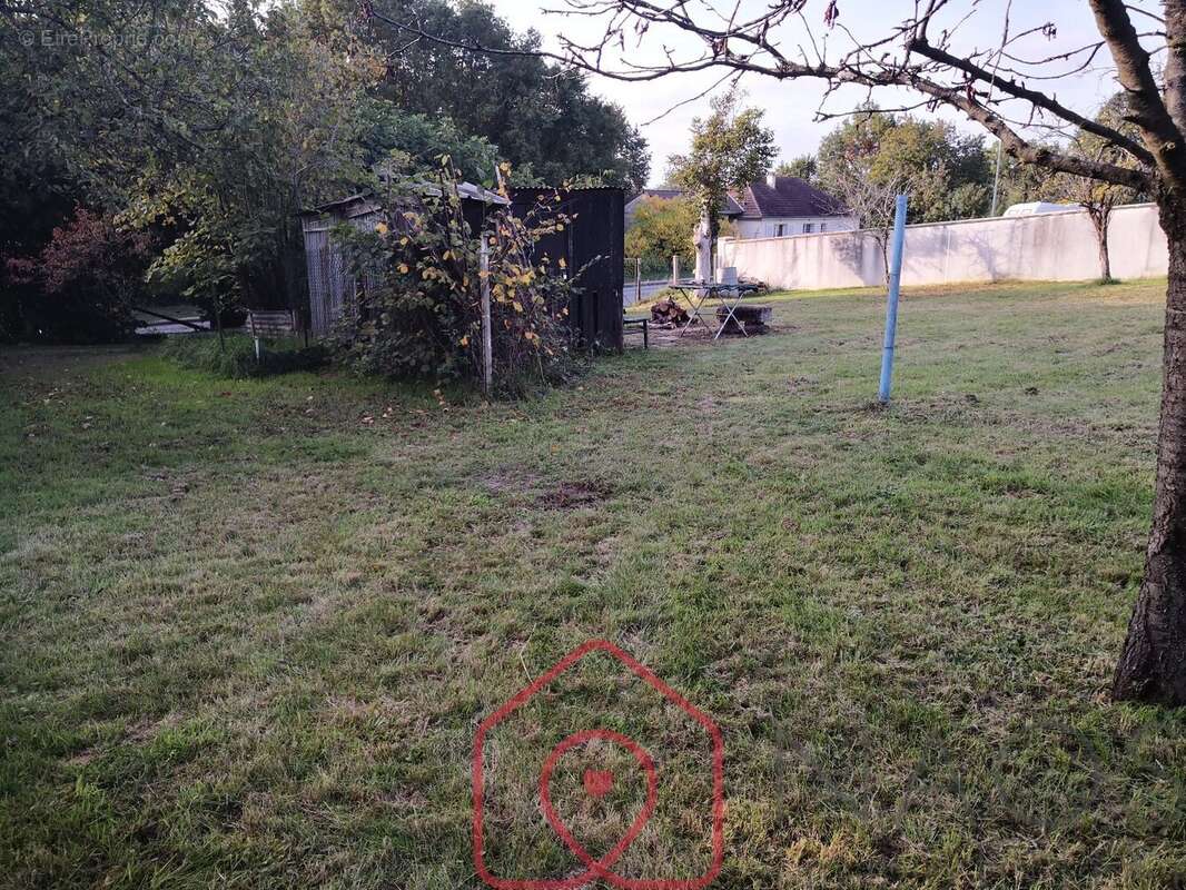 Terrain à FONTENAY-SUR-LOING