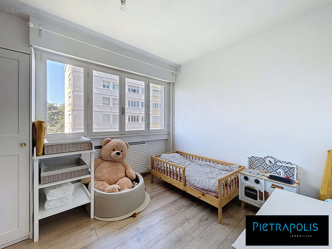 CHAMBRE 2 - Appartement à LYON-7E