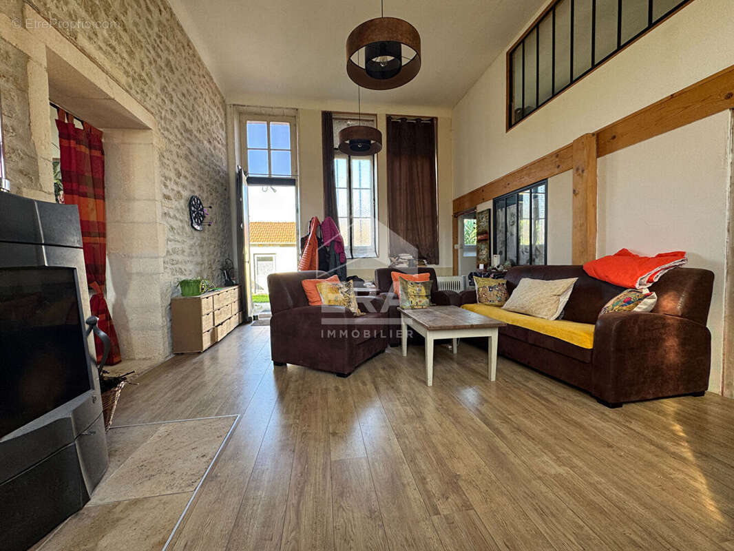 Maison à BERNAY-SAINT-MARTIN