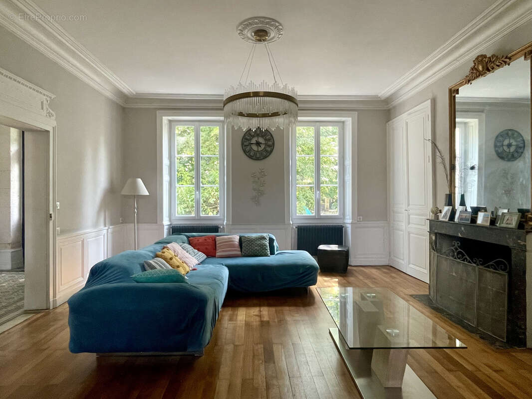 Maison à MAGNAC-SUR-TOUVRE