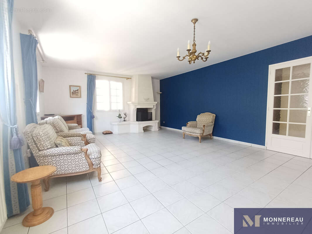Maison services a pied avec jardin et garage - photo 5