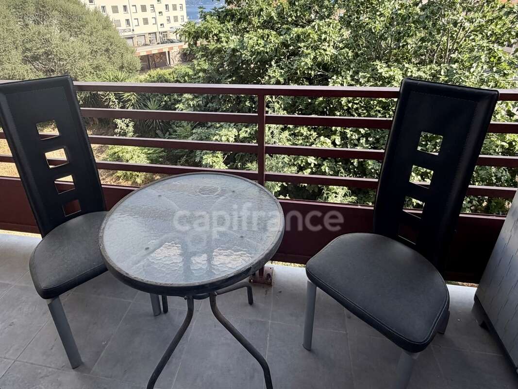 AJACCIO (20), appartement T4, proche centre ville, au sein d'une résidence avec parking, vue dégagée, cave - photo 3