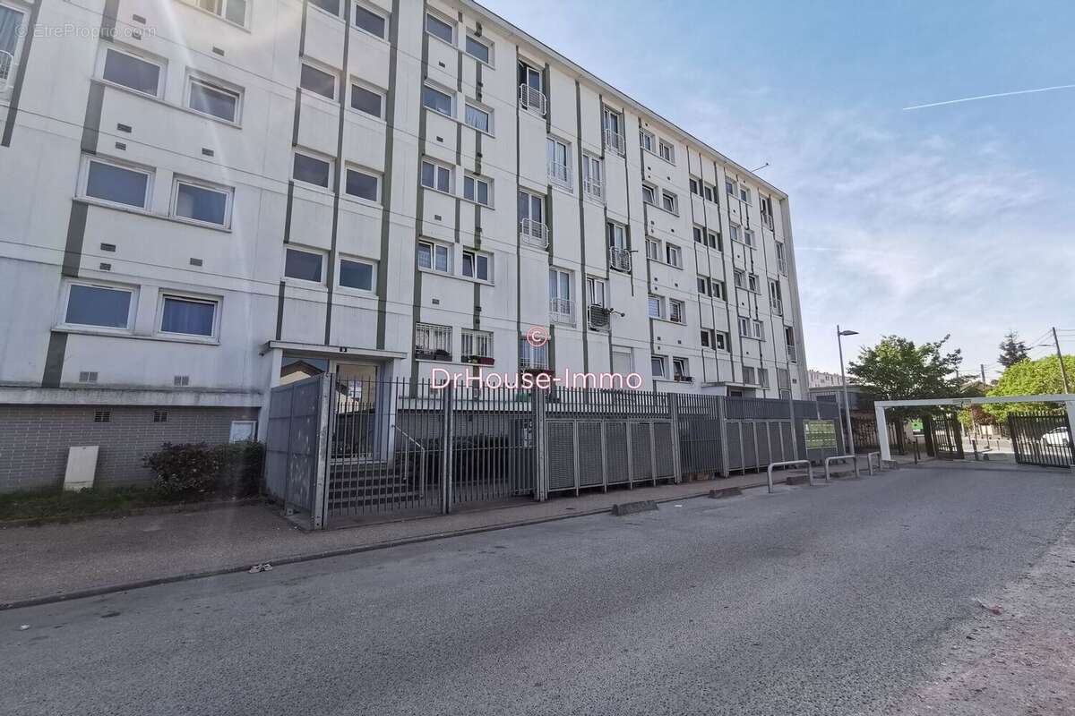 Appartement à CLICHY-SOUS-BOIS