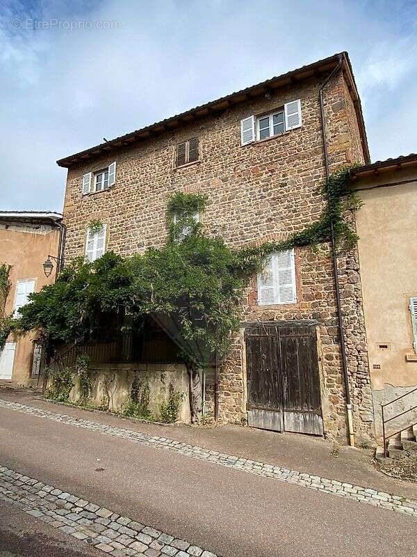 Maison à SALLES-ARBUISSONNAS-EN-BEAUJOLAIS