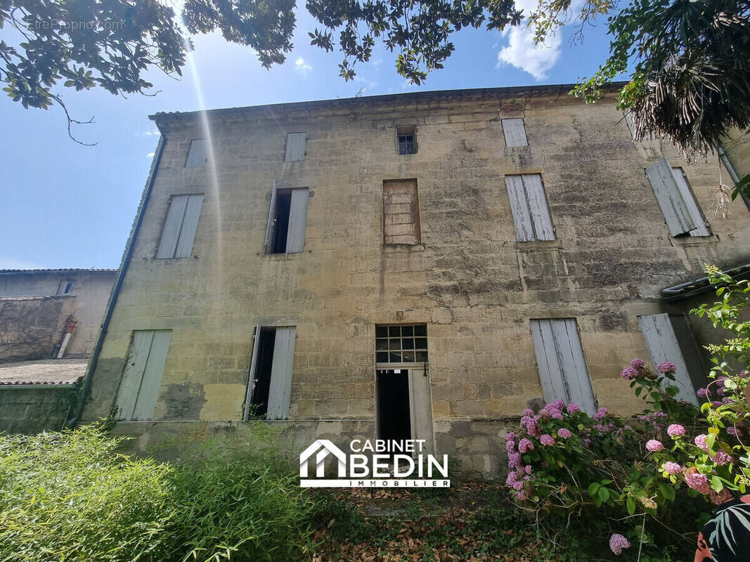Maison à SAINT-MEDARD-DE-GUIZIERES