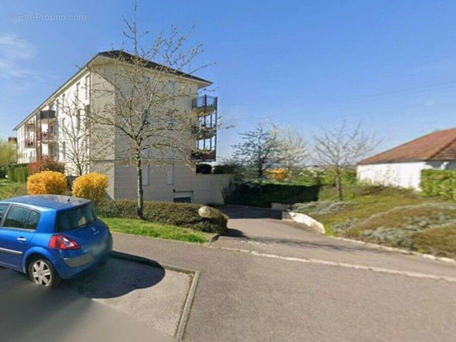 Parking à CHEVIGNY-SAINT-SAUVEUR