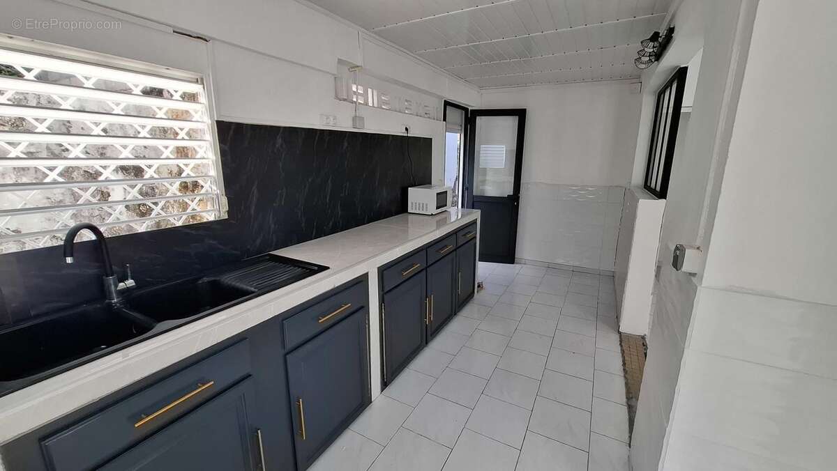 A VENDRE : maison (100 m²) à GOURBEYRE (97113) - photo 21