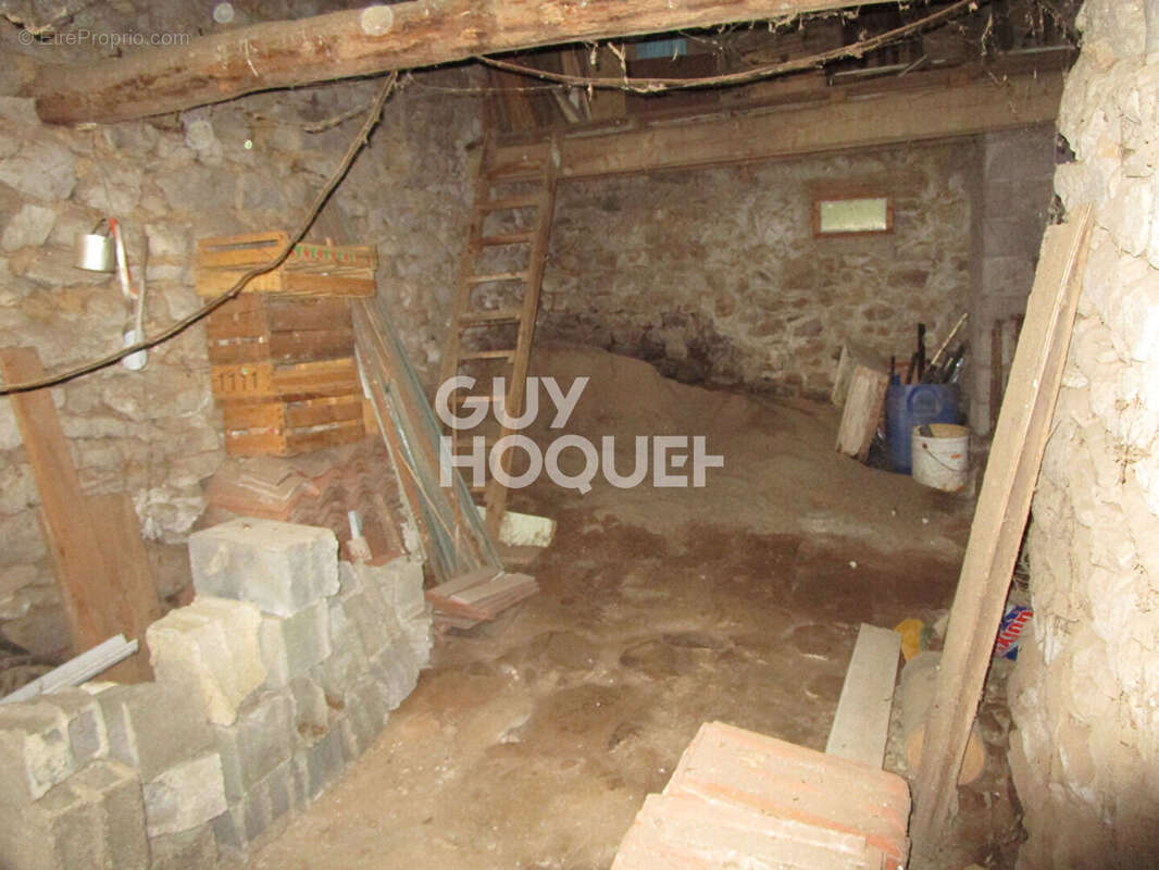 Maison à SAINT-PRIVAT-DU-DRAGON