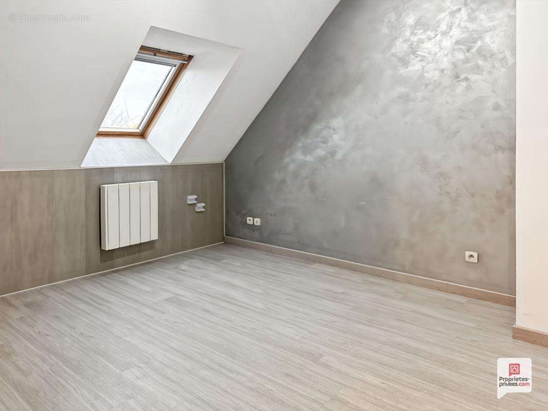 Maison à COURTILLERS