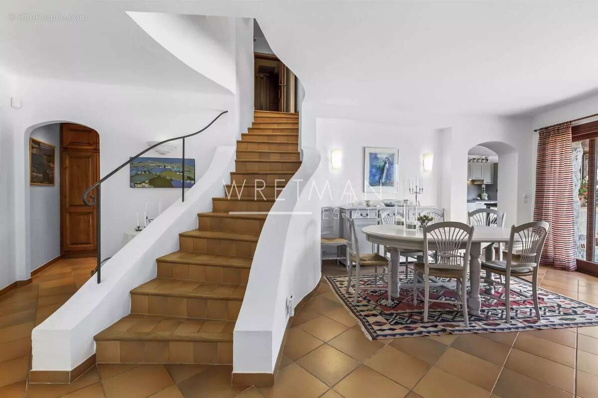 Maison à TOURRETTES-SUR-LOUP