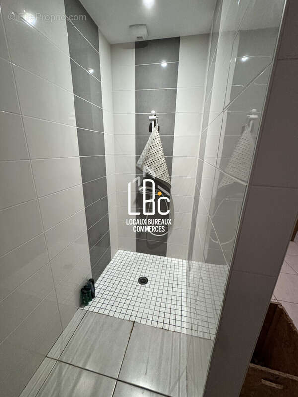 Commerce à LES TOUCHES