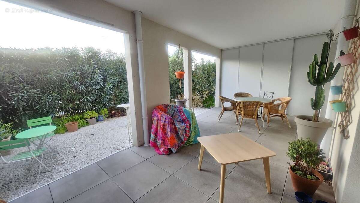 MARSEIILE 08 - APPARTEMENT T3 - TERRASSE - JARDIN - AU CALME  - - Appartement à MARSEILLE-8E