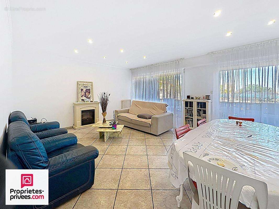 Marseille Appartement T4 st tronc balcons cave et stationnement - photo 13