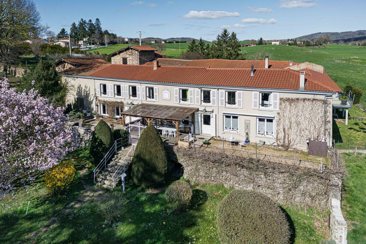 Maison à SAINT-SYMPHORIEN-SUR-COISE