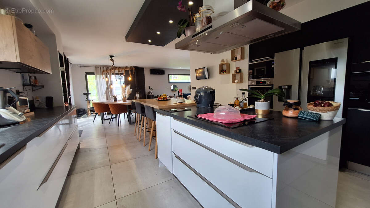 Maison à CHANAT-LA-MOUTEYRE