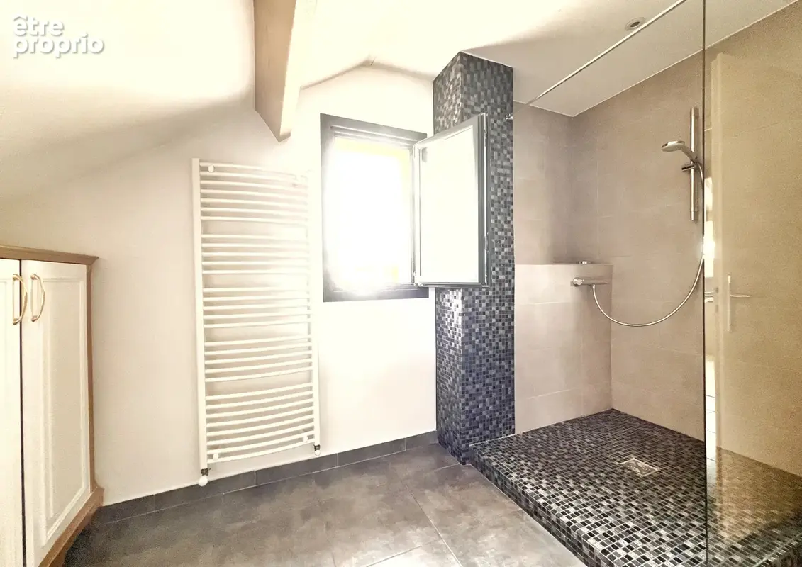 Maison familiale de 257 m2 habitables 278m2 au sol   Prestations haut de gamme et grand terrain - photo 11