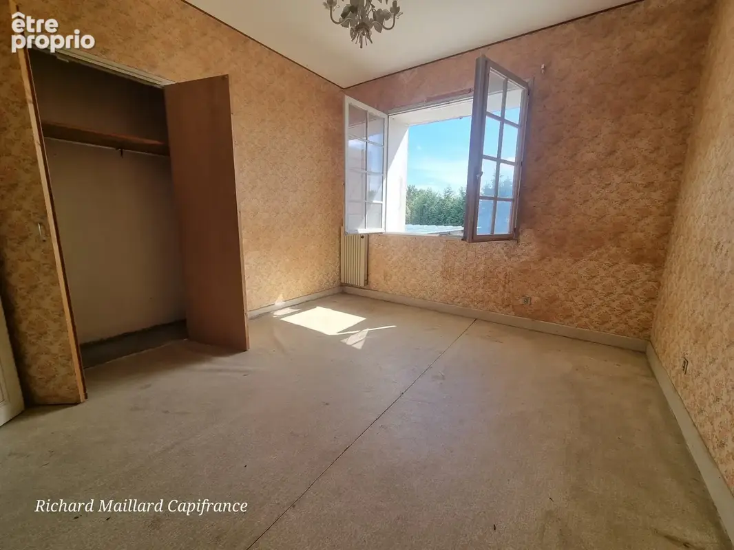 EXCLUSIVITÉ — Maison de caractère à fort potentiel à rénover — Cadre naturel exceptionnel  sur 3 300 m² de terrain - photo 2