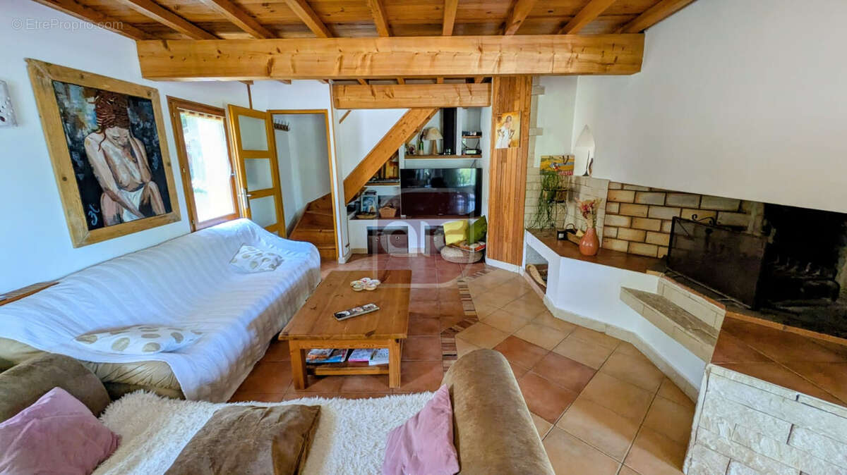 Maison à VAILHAUQUES