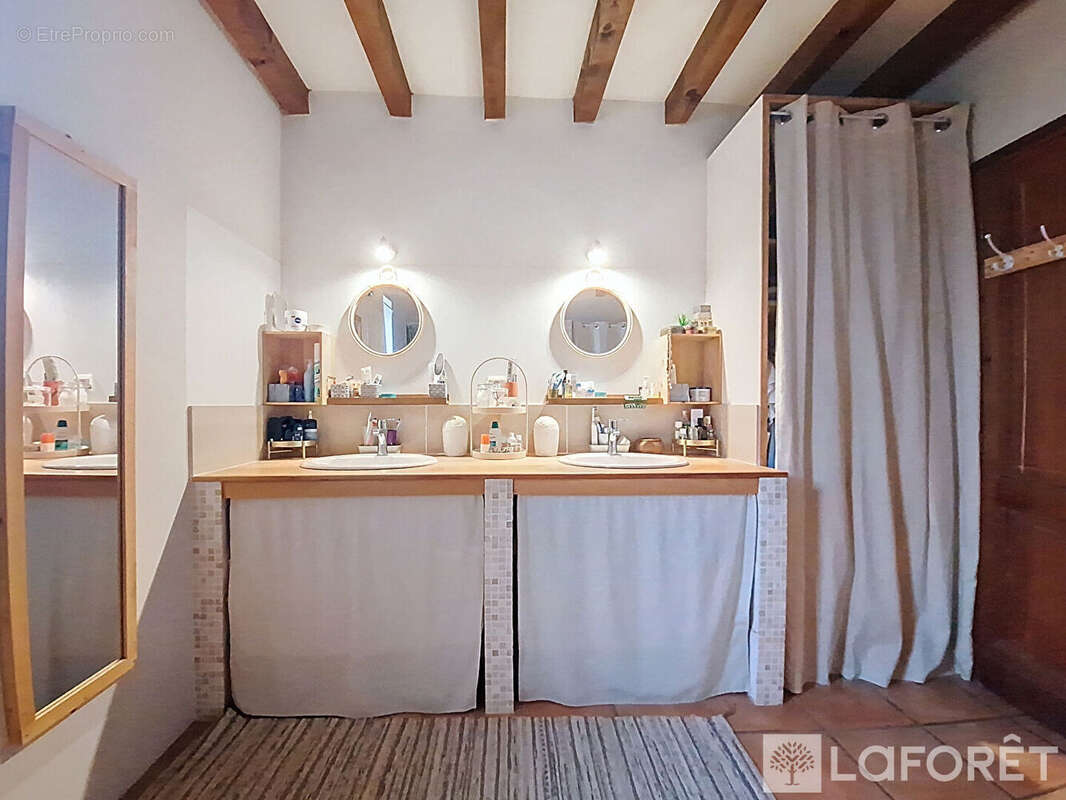 Maison à SAINT-YZAN-DE-SOUDIAC