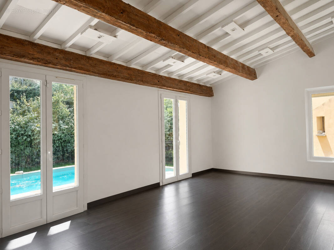 Maison à VELAUX