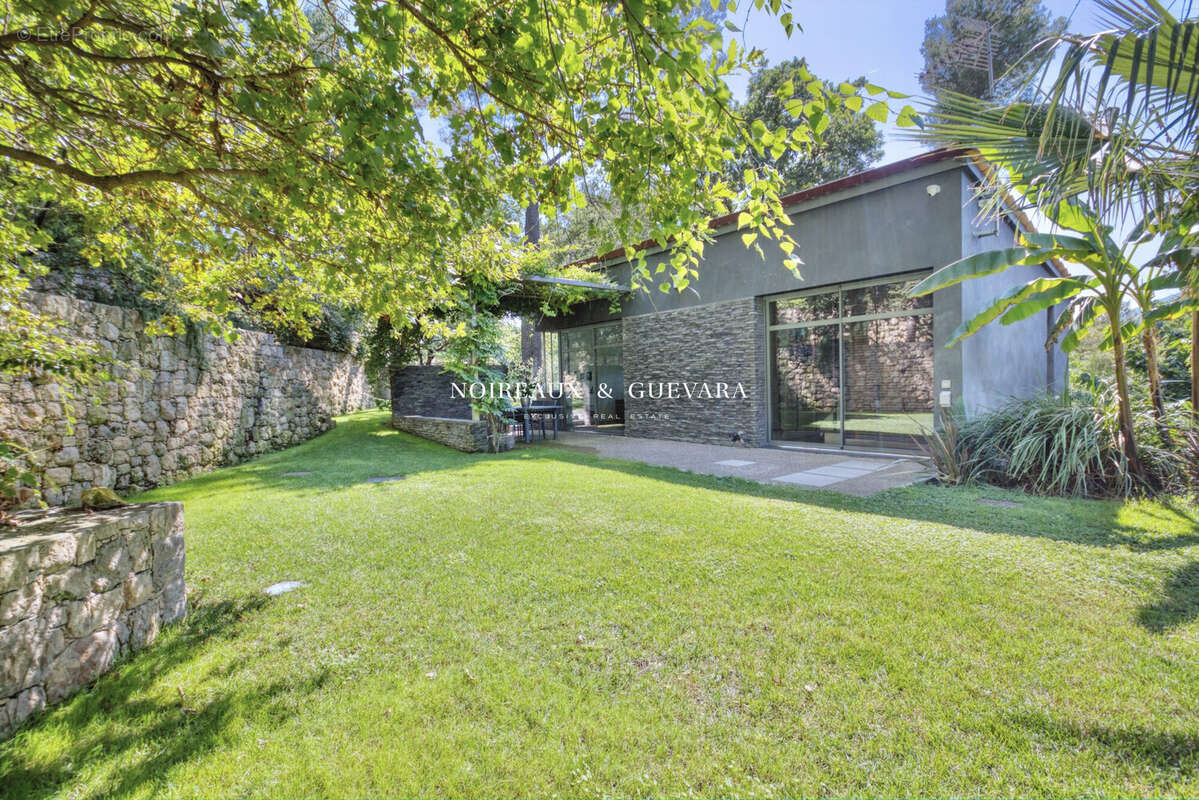 Maison 350 m² à Valbonne  - photo 8