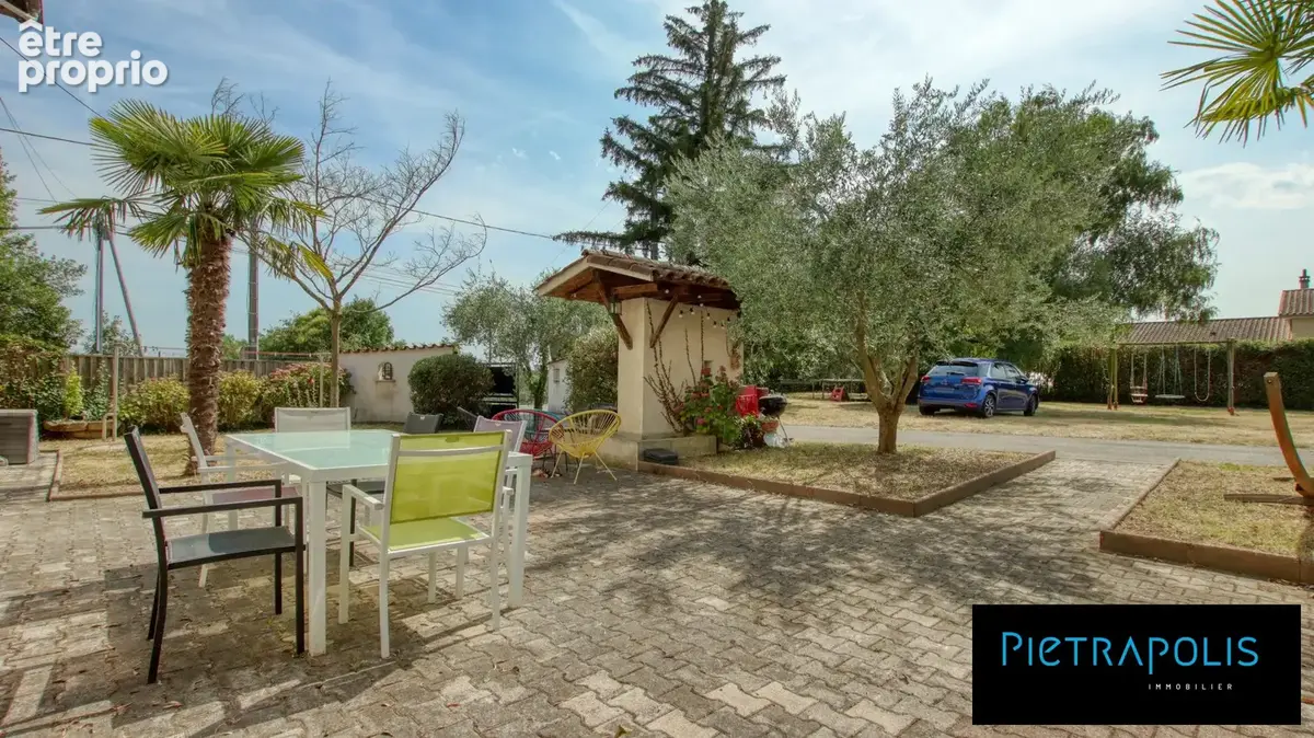 Maison 194 m² à Chanas  - photo 2