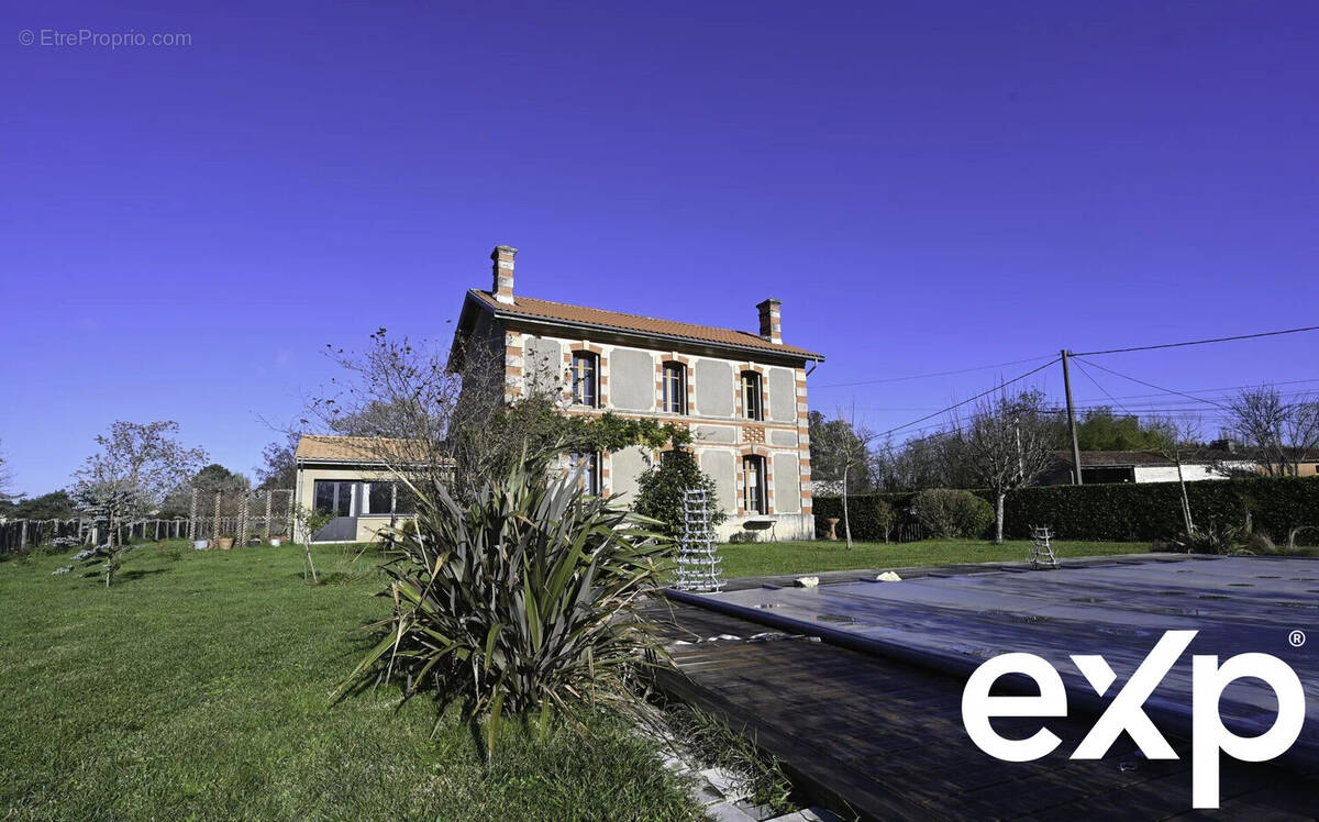 Maison à SAINT-GIRONS-D'AIGUEVIVES