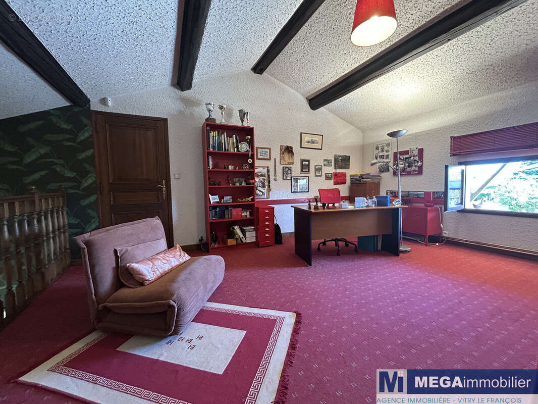 Maison à GIFFAUMONT-CHAMPAUBERT