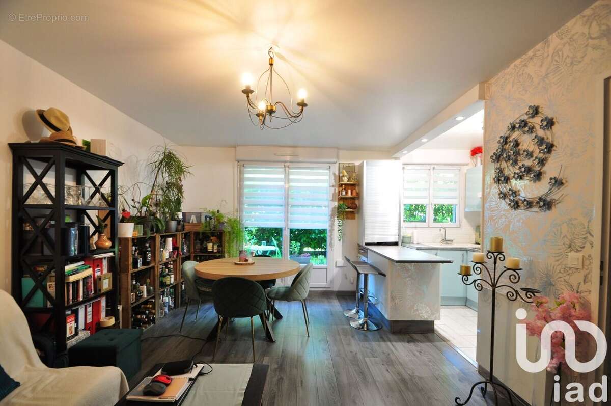 Photo 2 - Appartement à BUSSY-SAINT-GEORGES