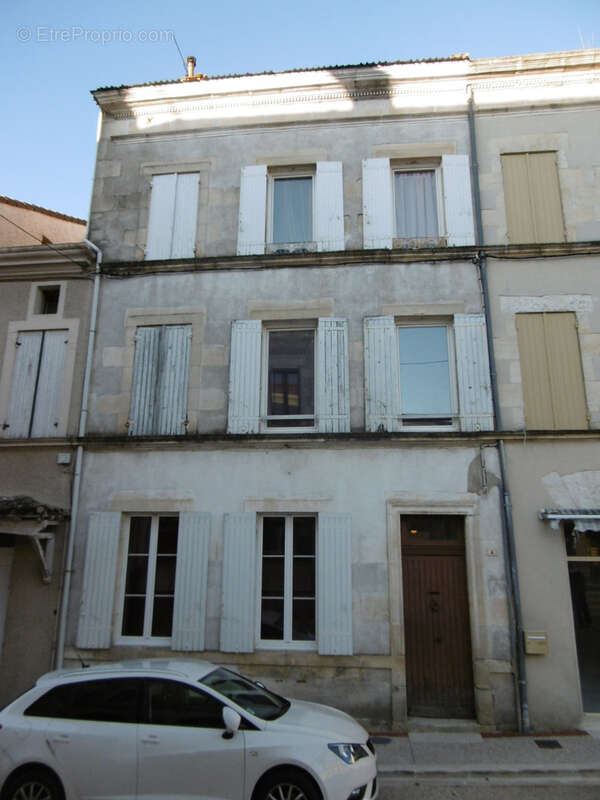 Maison à MONCLAR