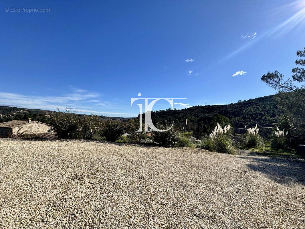 Villa  84 m² avec vue plongeante sur le village - 1330 m² de terrain arbore- 3 chambres - garage - photo 13