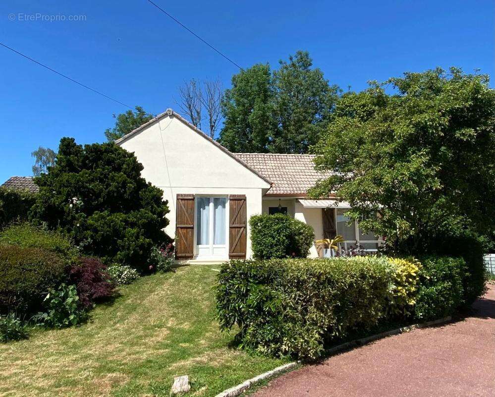 Maison à LACHAPELLE-SAINT-PIERRE