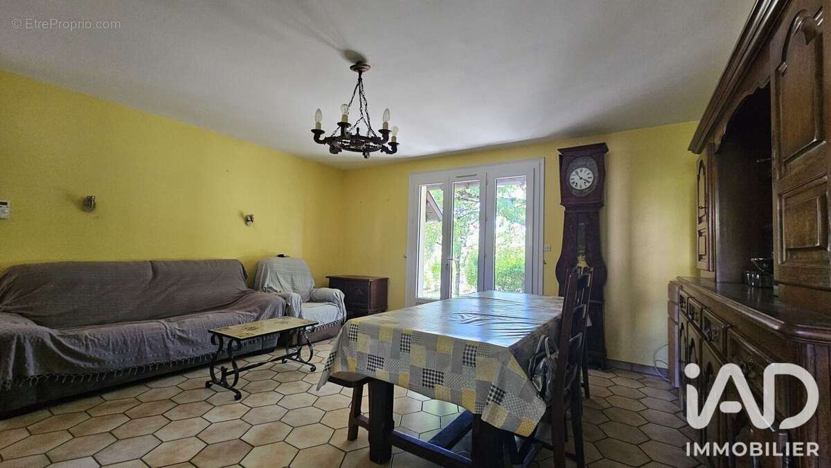 Maison 98 m² à Saint-Etienne-De-Maurs  - photo 5
