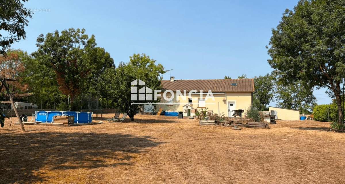 Le Montat, belle maison de 6 pieces, environ 134m2, sur une parcelle d'environ 2855 m2 - photo 12