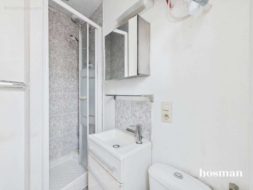 A réagencer ! 2/3 pièces de 46m² - Calme et copropriété rénovée - Métro Anvers - Rue Seveste - photo 17
