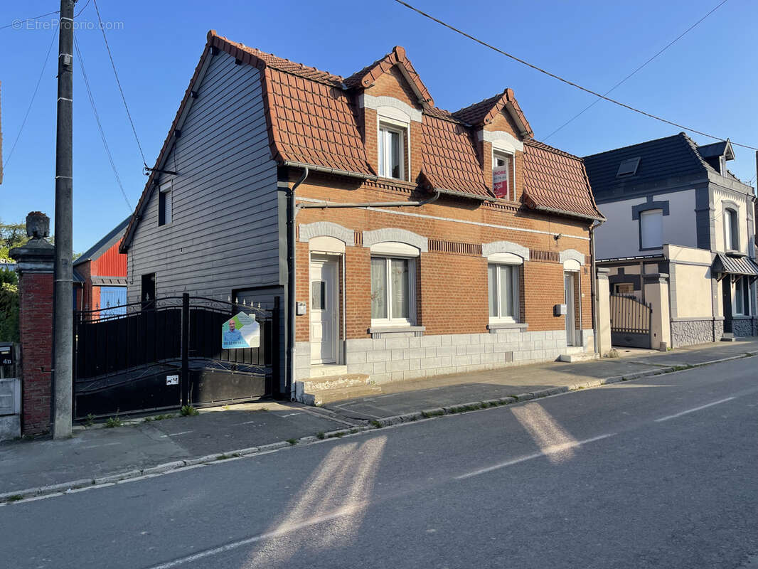 Maison à CROISILLES