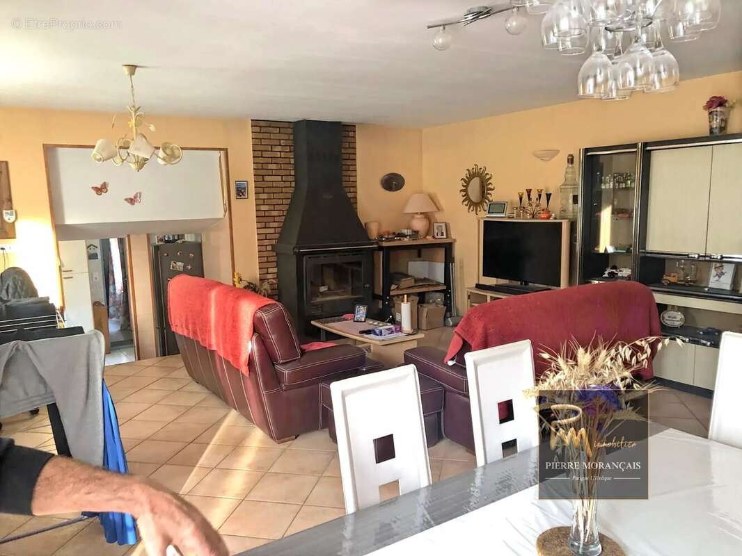 Maison à MONTREUIL-LE-HENRI