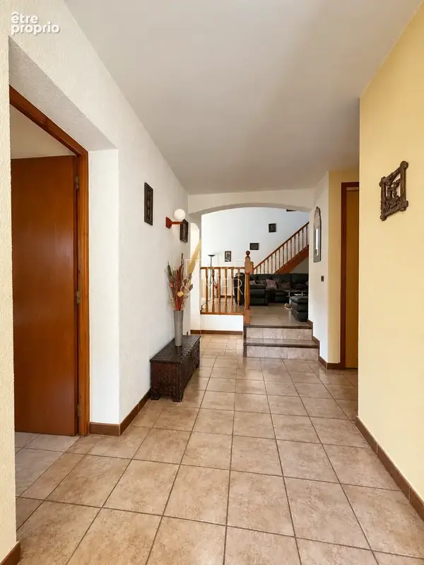 Maison en 3 faces  avec piscine, garage proche port. - photo 4