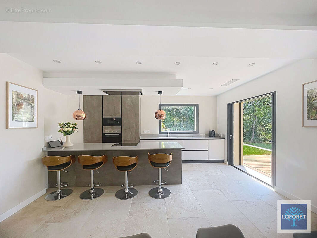 MANIFIQUE VILLA neuve à Saint Paul De Vence 5 pièce(s) 167.85 m2 - photo 6