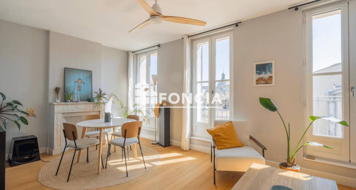 Appartement à MARSEILLE-6E