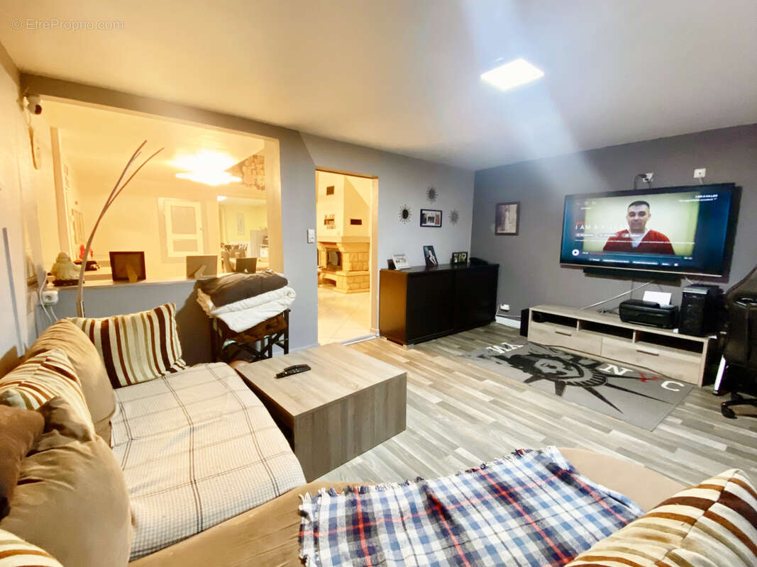 Maison à MENIL-LA-HORGNE