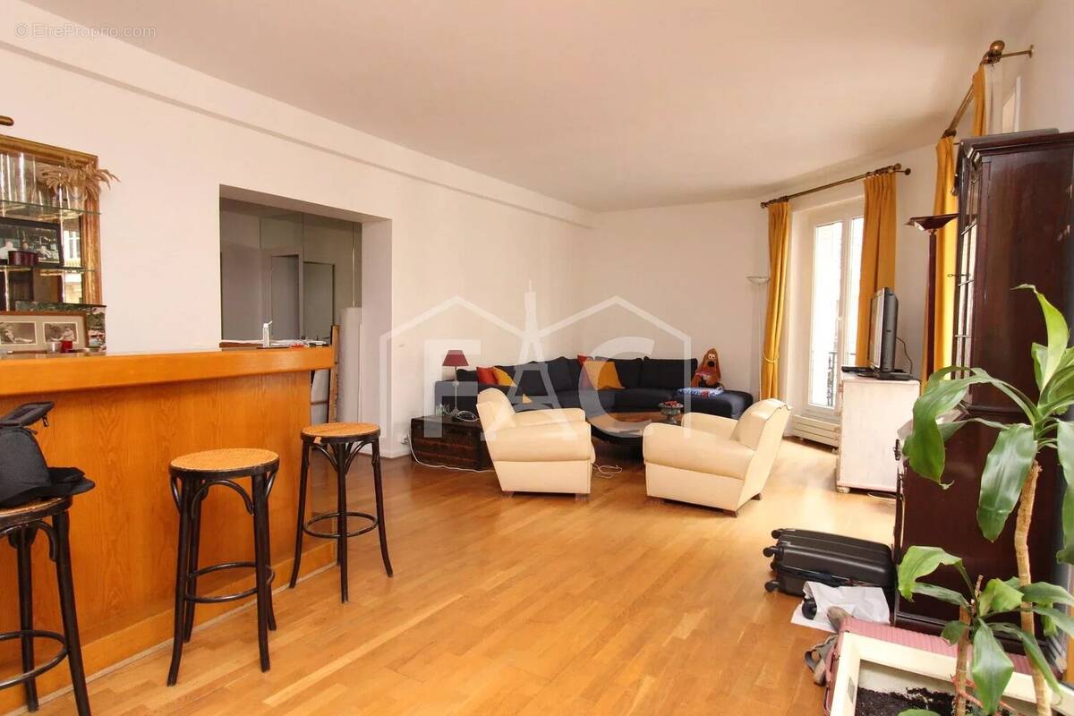 Appartement à PARIS-17E