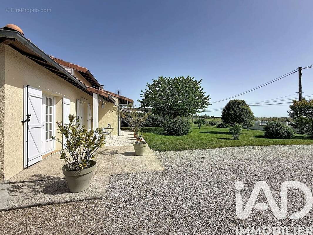 Maison 135 m² à Saint-Seurin-De-Cadourne  - photo 3
