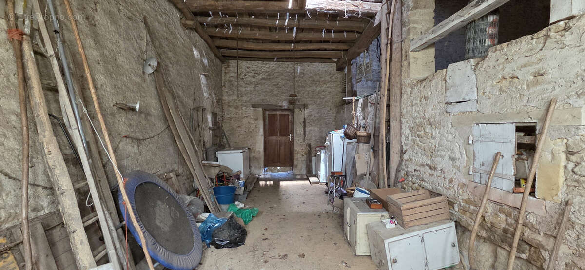 Ancienne ferme avec nombreuses dépendances et plus de 3 000 m2 de terrain - photo 15