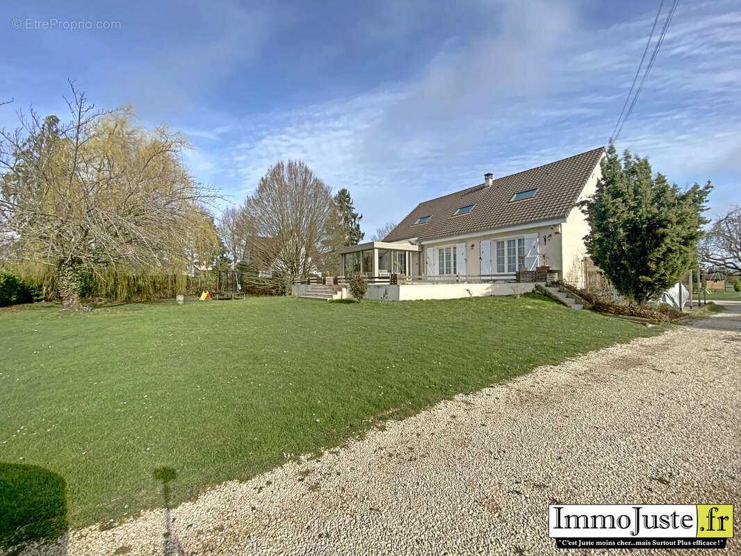 Maison à LES ESSARTS-LE-ROI