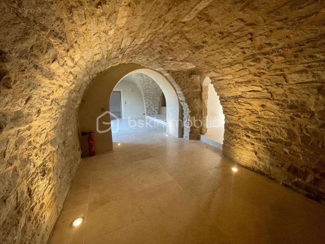 Mas d’Exception en Pierre au Cœur du Luberon — Luxe, Nature et Art de Vivre Provençal  - photo 3