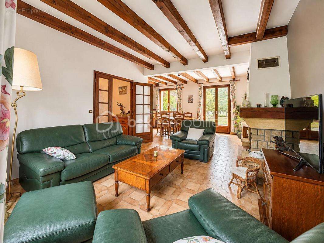 Maison 6 pièces – 143 m² – 4 chambres – Parc paysager de 1 700 m² - photo 4